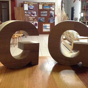 Lettere in legno intagliate